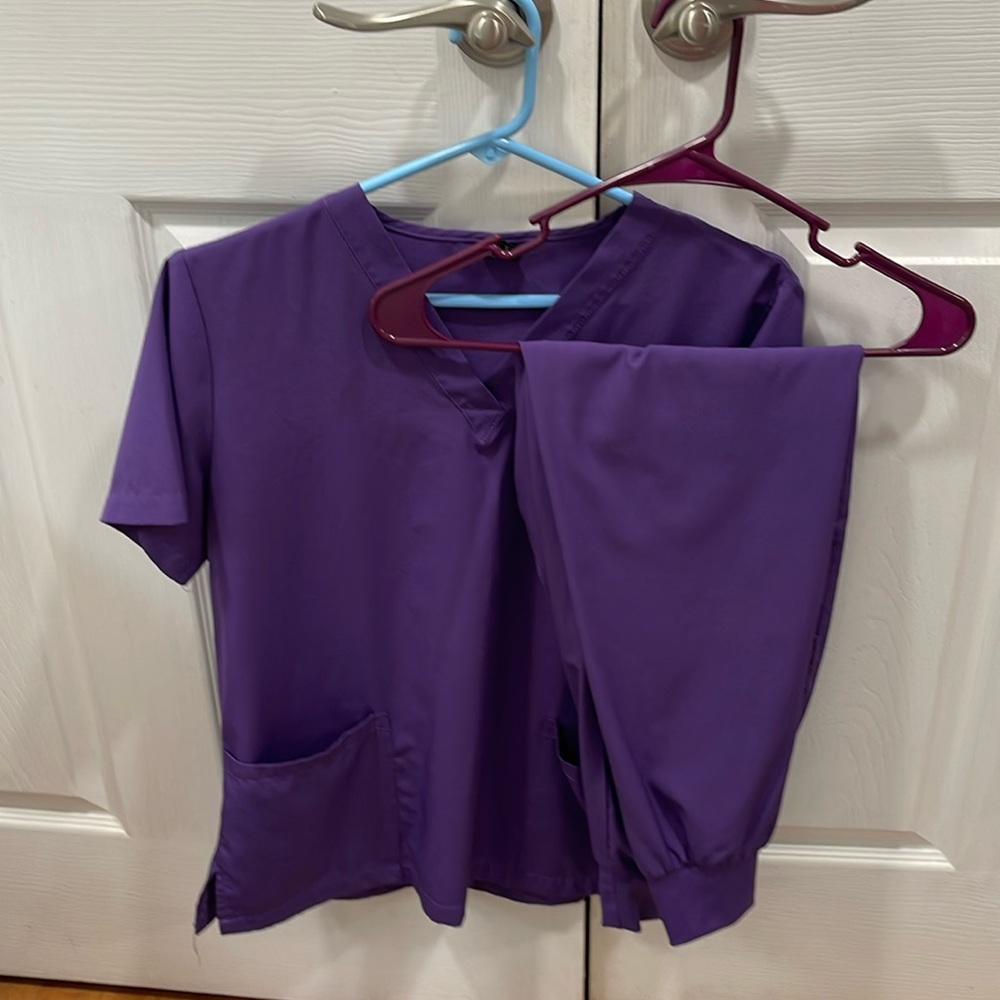 S viaola scrub set